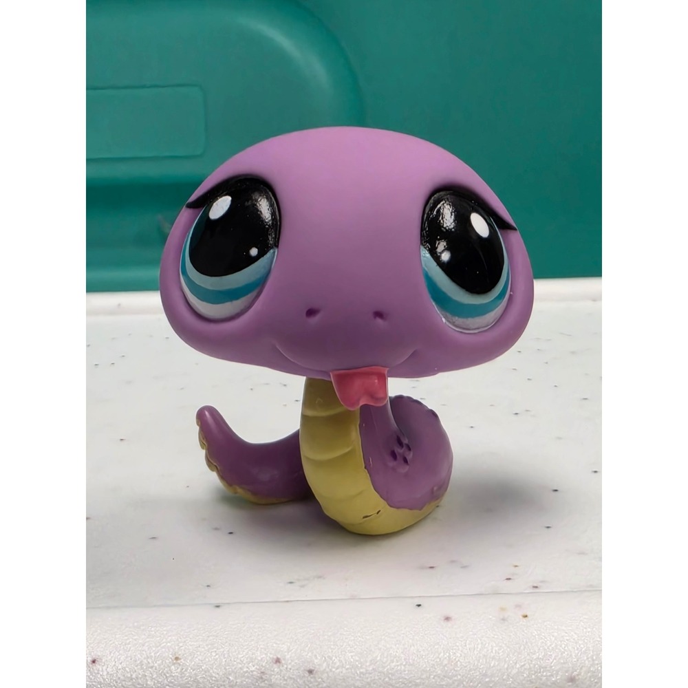 Hasbro Littlest Pet Shop Purple Snake Blue Eyes Pink Tongue LPS Figure 1828